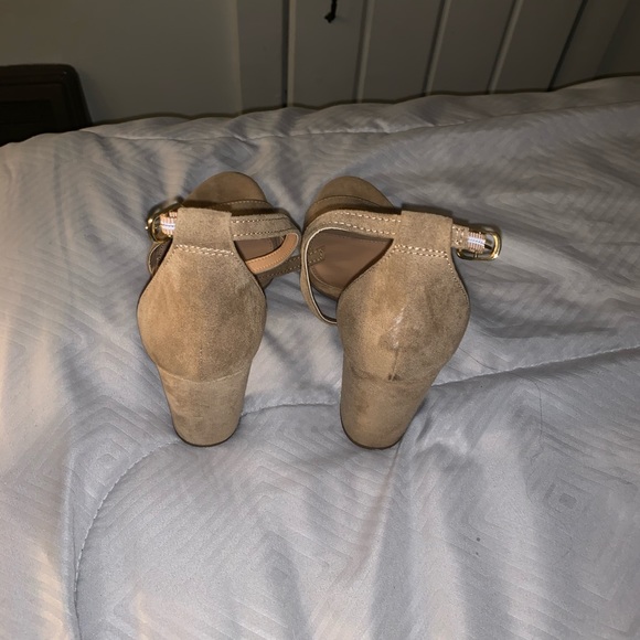 shoes - Picture 3 of 3